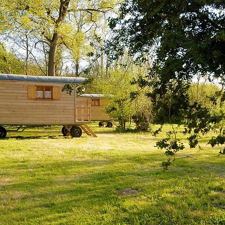 La Ferme Du Marais Poitevin - Roulotte Otel Benet Dış mekan fotoğraf