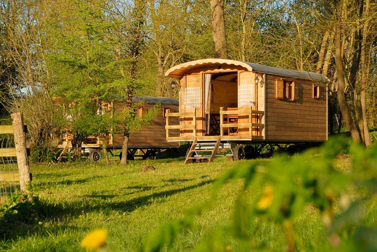 La Ferme Du Marais Poitevin - Roulotte Otel Benet Dış mekan fotoğraf