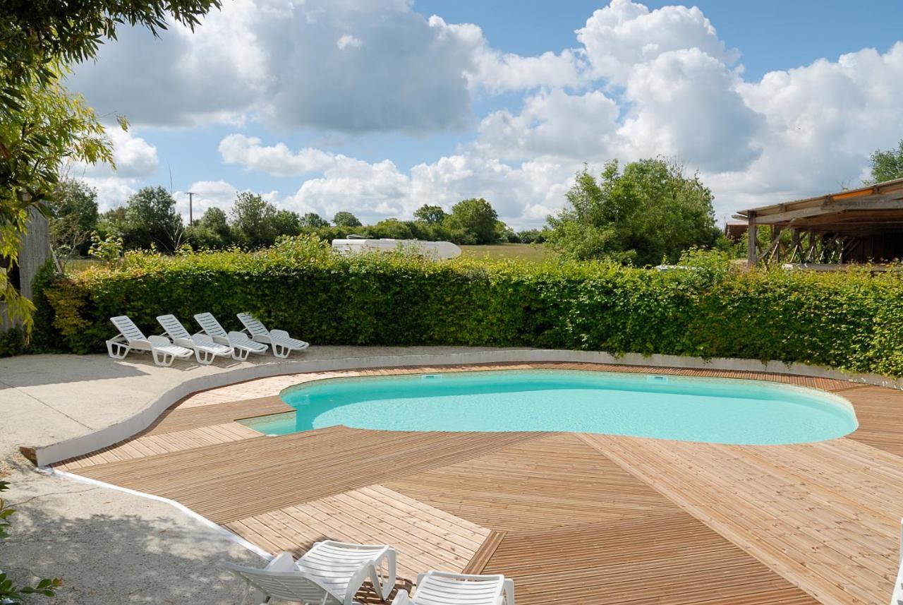 La Ferme Du Marais Poitevin - Roulotte Otel Benet Dış mekan fotoğraf