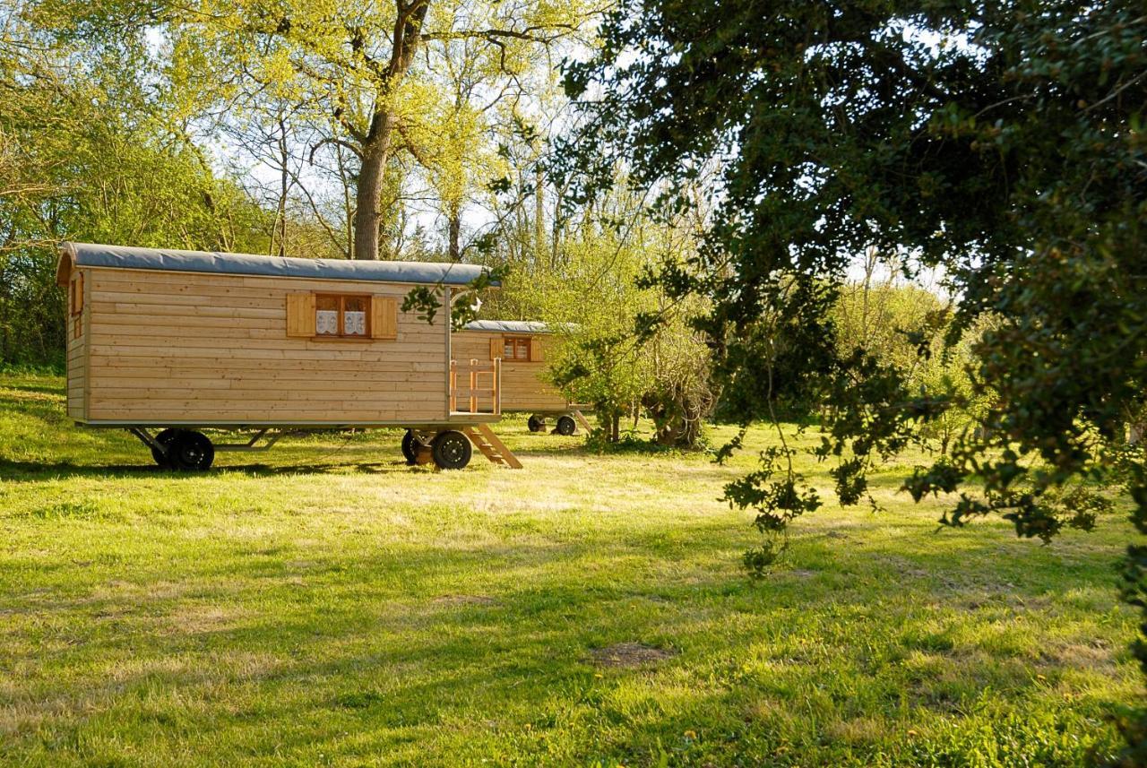 La Ferme Du Marais Poitevin - Roulotte Otel Benet Dış mekan fotoğraf
