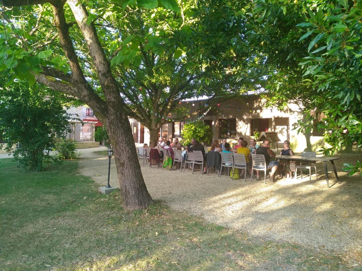 La Ferme Du Marais Poitevin - Roulotte Otel Benet Dış mekan fotoğraf